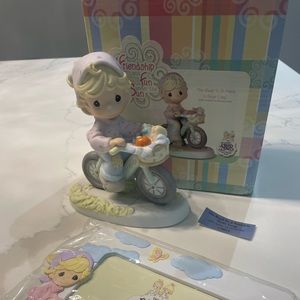 “The Road to a Friend is Never Long” 16 pieces Picture frames plus PM figurine